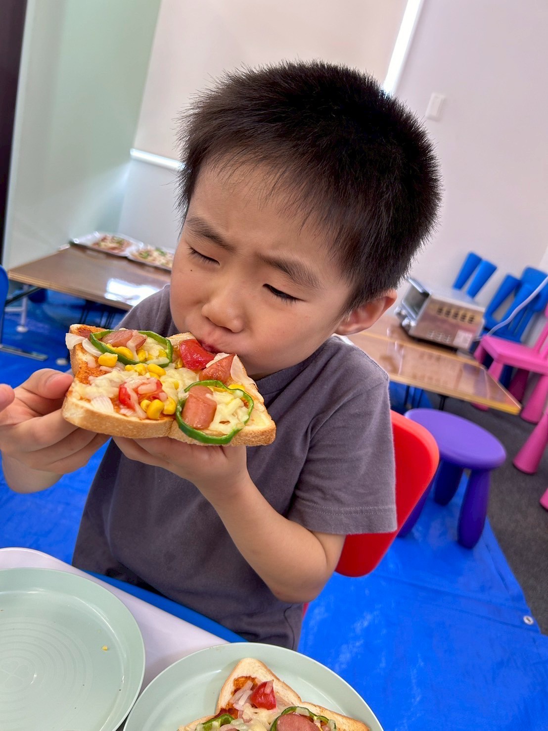 カインドサポートSOSOGU　６月２１日　フラワーアレンジメント　６月２６日　ピザ作り